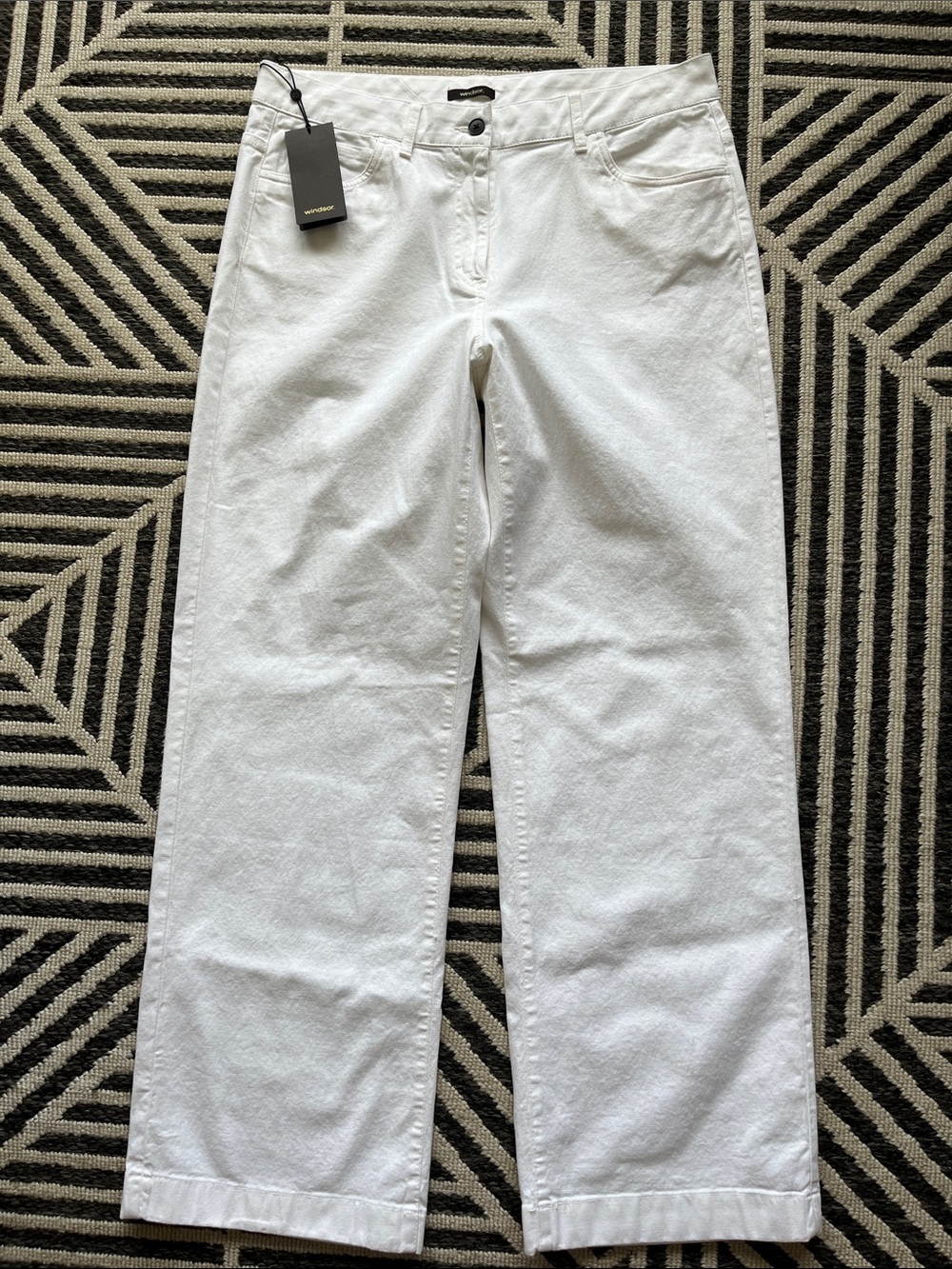 Windsor Switzerland 🇨🇭- White Wide Leg Denim Jeans { Waist 36 X 32 Length }